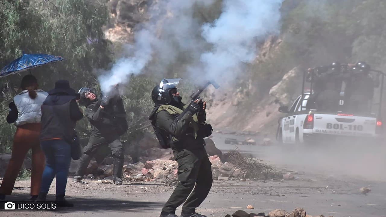POLICÍA Y EVISTAS SE ENFRENTAN EN PAROTANI
