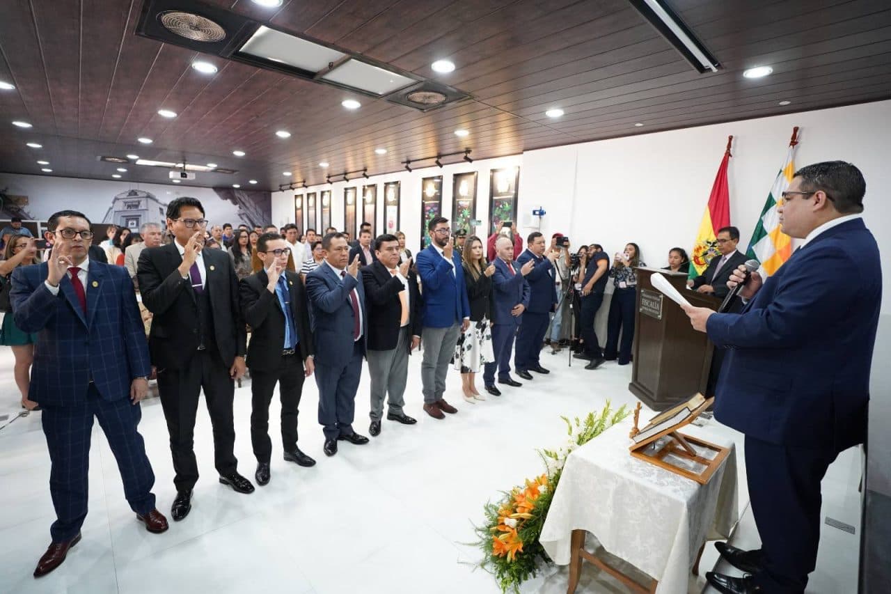 FISCAL GENERAL POSESIONÓ A LOS NUEVE FISCALES DEPARTAMENTALES DEL PAÍS