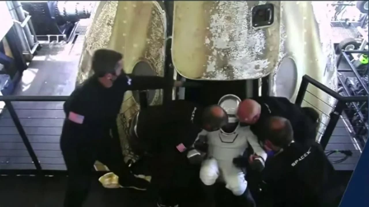 LA CÁPSULA DE SPACEX TRAJO DE REGRESO A LA TIERRA A CUATRO ASTRONAUTAS