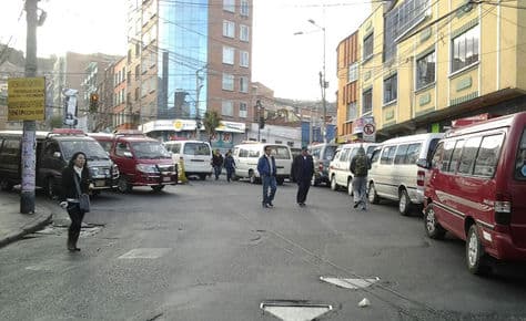 CHOFERES BLOQUEAN LA PAZ Y ARIAS CONVOCA A DIÁLOGO