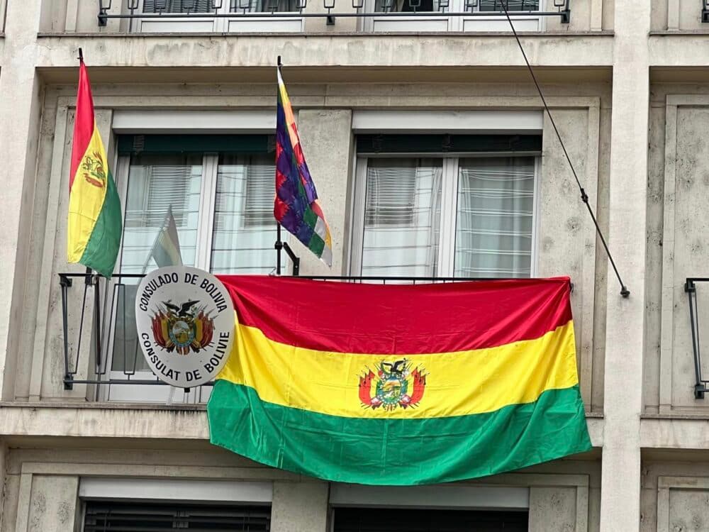 LOS BOLIVIANOS EN EL EXTERIOR PODRÁN GESTIONAR PODERES Y OTROS DOCUMENTOS DE FORMA DIGITAL