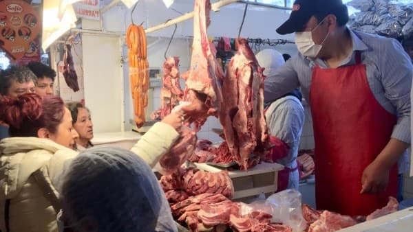 EL PRECIO DEL KILO GANCHO SIGUE CARO ASEGURAN CARNICEROS