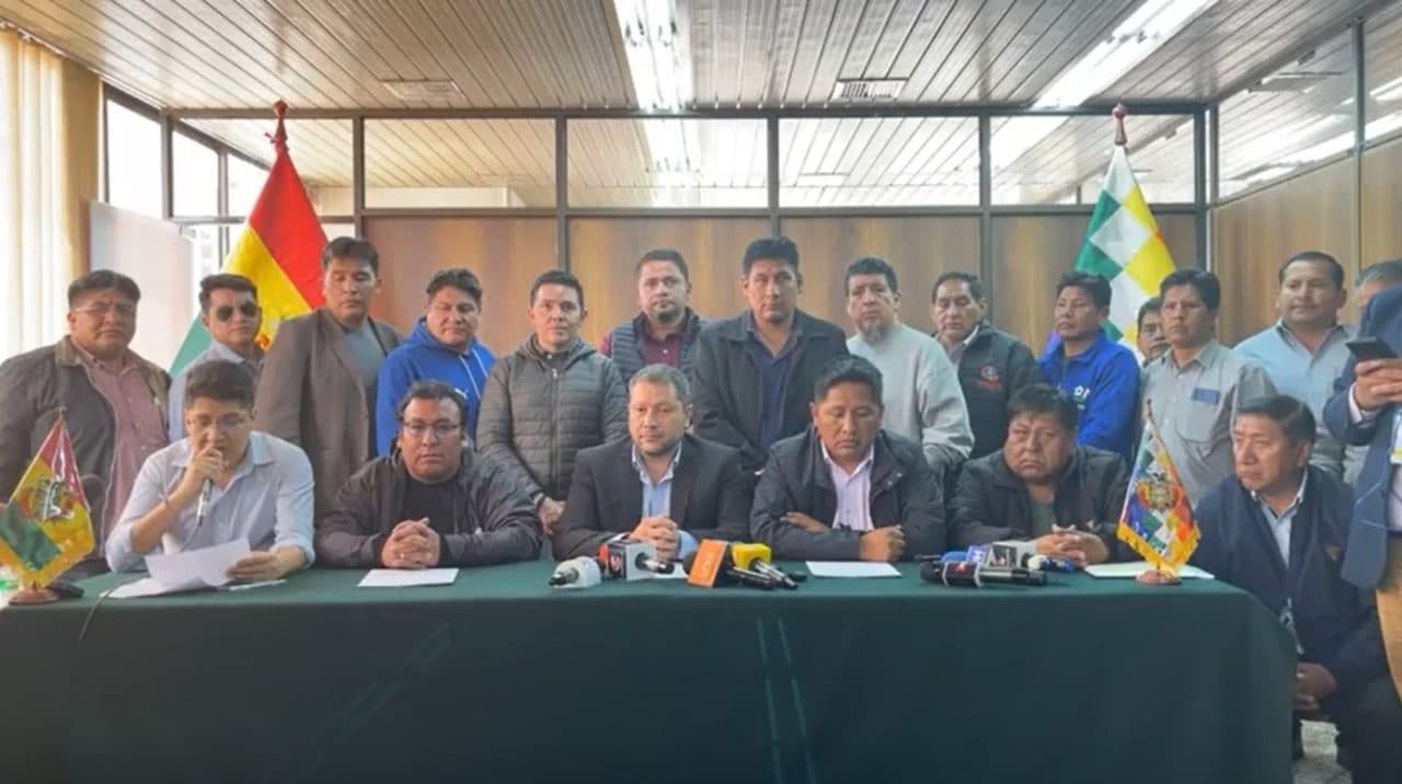 CHOFERES LEVANTAN BLOQUEOS TRAS LLEGAR A ACUERDO CON EL GOBIERNO