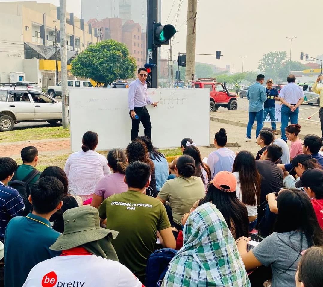 ESTUDIANTES PASAN CLASES EN LA CALLES EN PROTESTA POR FALTA DE PRESUPUESTO
