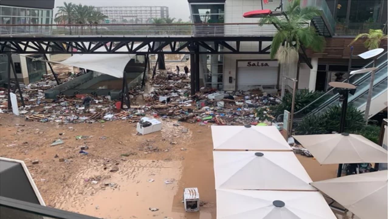 RÍOS EN LAS CALLES Y PERSONAS ATRAPADAS POR LAS INUNDACIONES LO QUE VIVIÓ VALENCIA