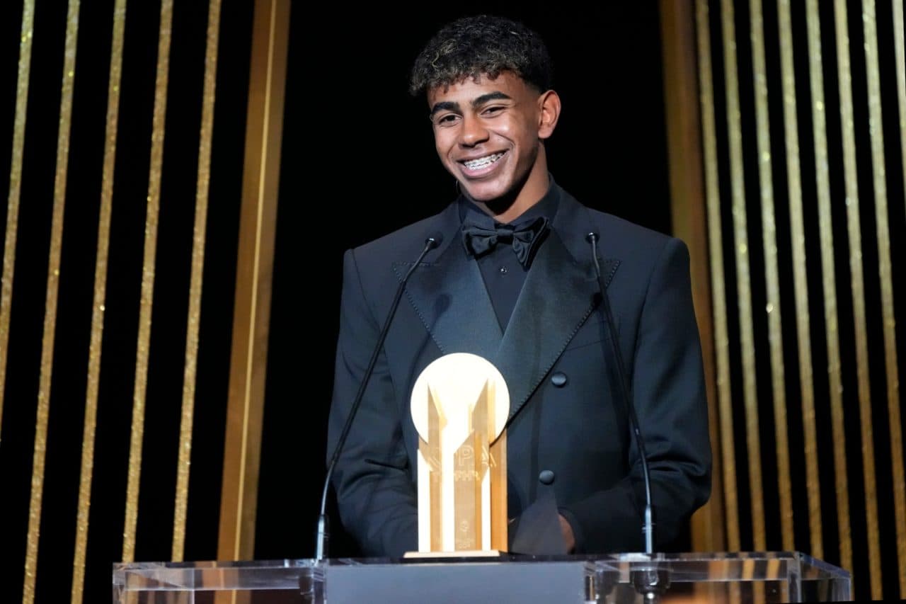 LAMINE YAMAL, GANA TROFEO KOPA A MEJOR JUGADOR JOVEN DEL MUNDO
