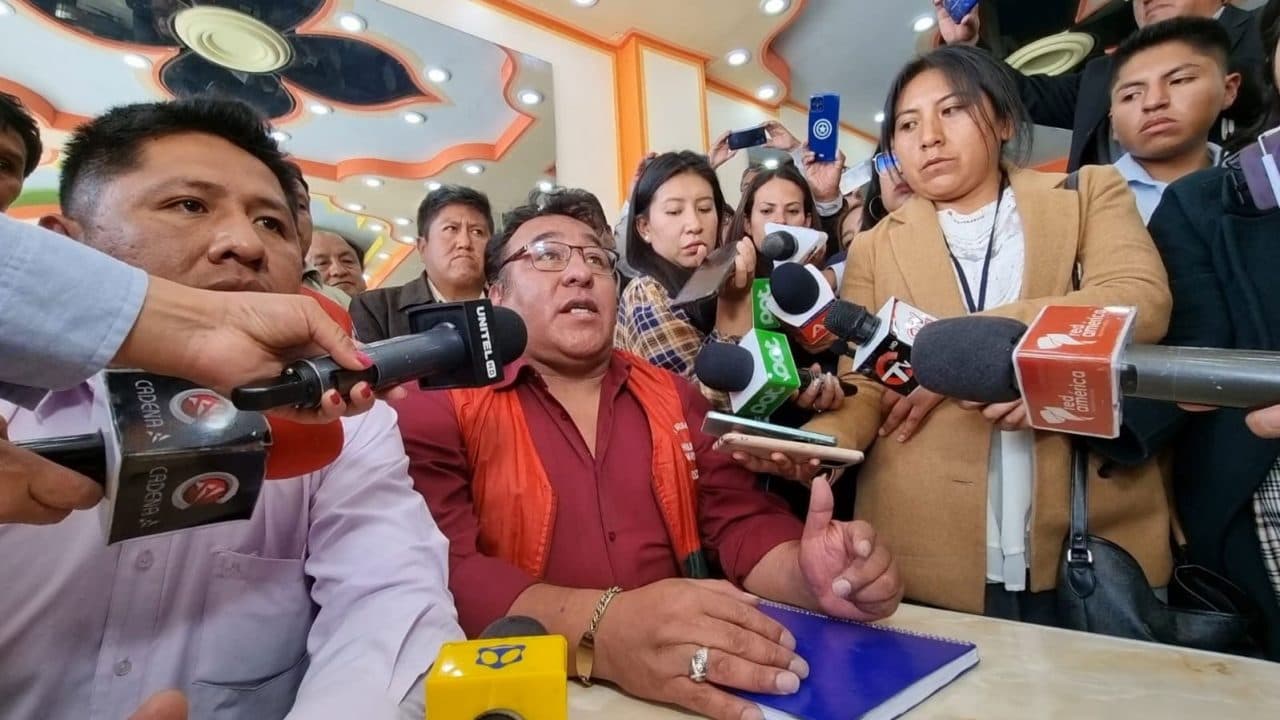 TRANSPORTISTAS DE LA PAZ ANUNCIAN PARO Y BLOQUEOS PARA ESTE MIÉRCOLES