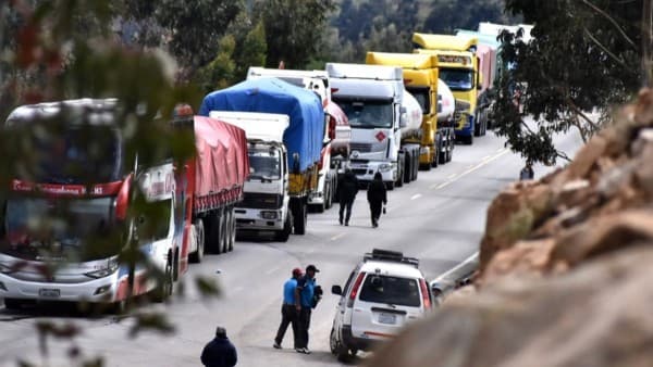 TRANSPORTISTAS CLAMAN POR CUARTO INTERMEDIO TRAS 15 DÍAS DE BLOQUEOS