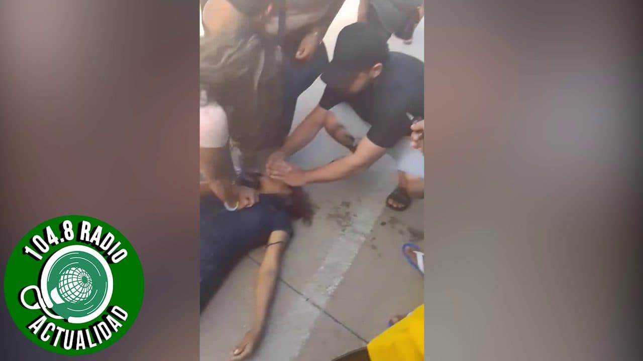 MUJER DE DESCOMPENSA EN BLOQUEO DE LA CARRETERA BIOCEÁNICA