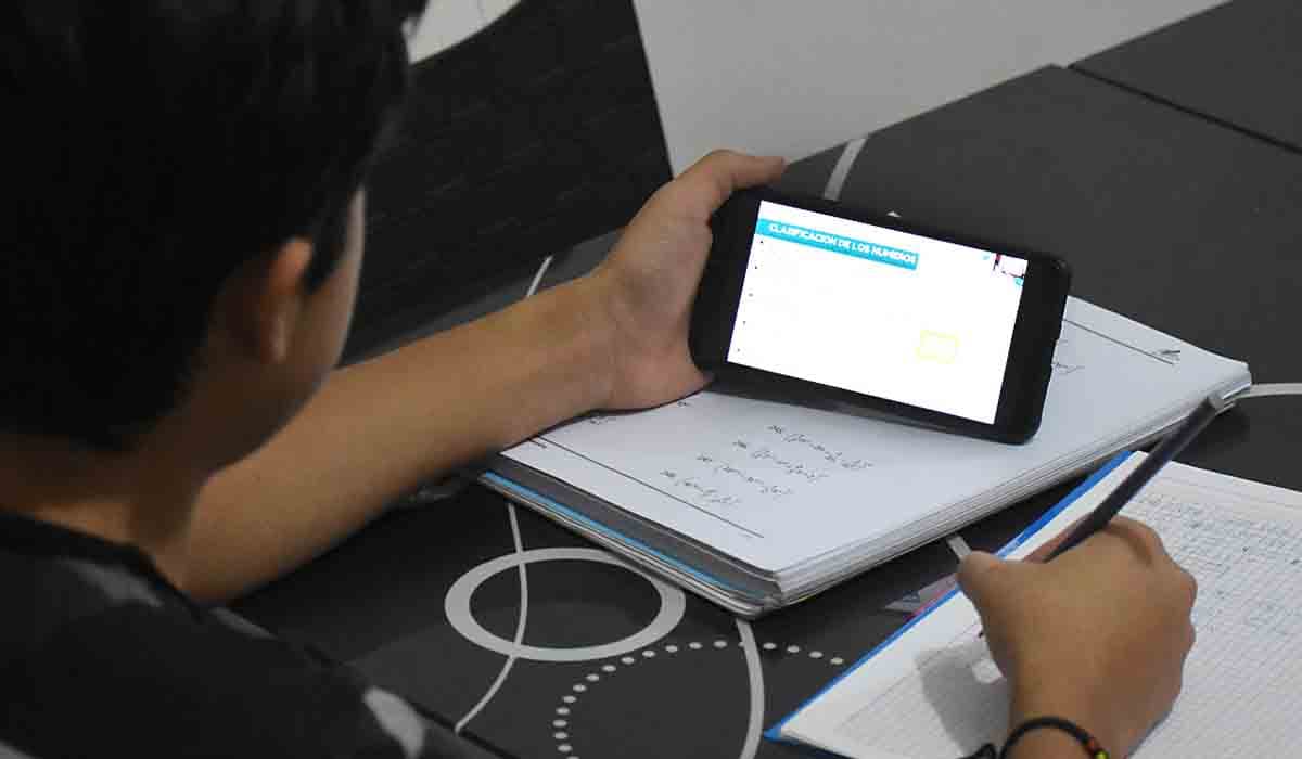 INSTRUYEN CLASES VIRTUALES DEBIDO A LA FALTA DE TRANSPORTE