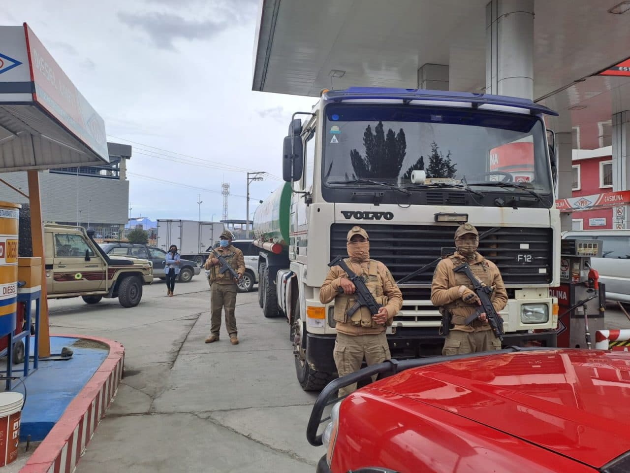 INTERCEPTAN CISTERNA CON 20.000 LITROS DE DIÉSEL POR PRESUNTO DESVÍO EN SANTA CRUZ