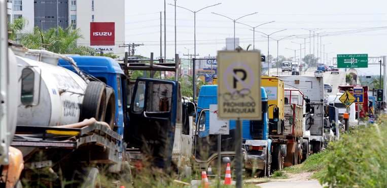 SUMINISTRO DE DIÉSEL GOLPEA A MILES DE CONDUCTORES QUE HACEN FILA HASTA 5 DÍAS SEGUIDOS