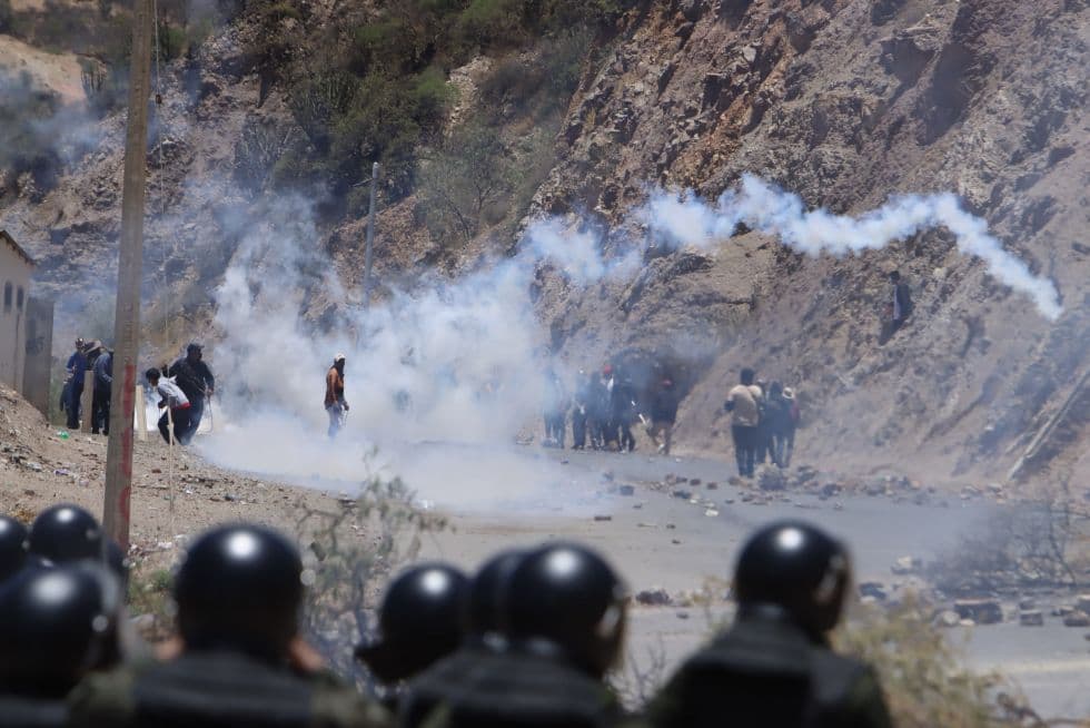 REPORTAN LOS PRIMEROS HERIDOS; BLOQUEADORES ATACAN DESDE CERROS