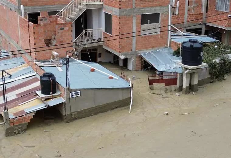 FAMILIAS DAMNIFICAS DE BAJO LLOJETA PIDEN AYUDA