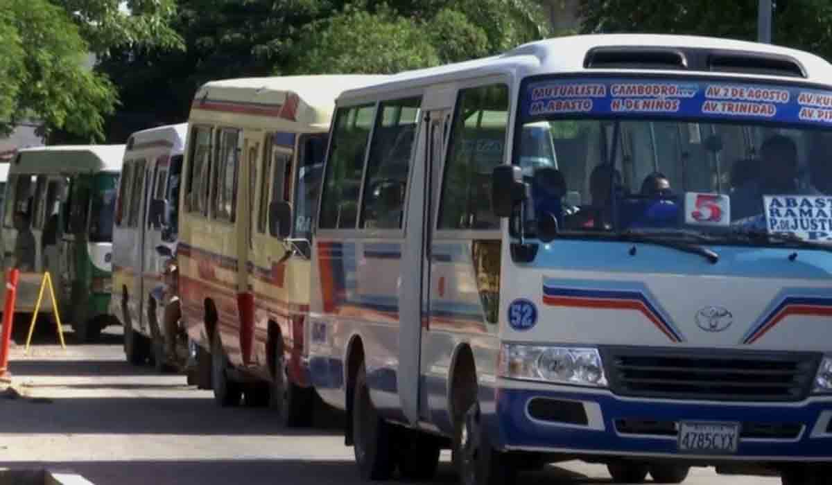 TRANSPORTE AMENAZA CON PARO INDEFINIDO SI NO SE APRUEBA NUEVA TARIFA