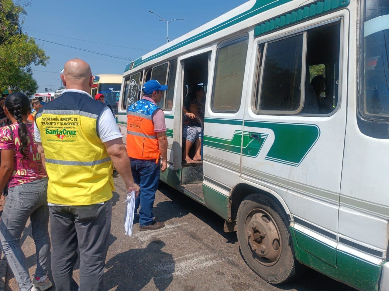 ALCALDÍA CONTROLA PASAJES Y PIDE NO PAGAR BS 2,50