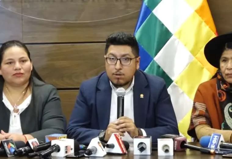 PRESIDENTE DE DIPUTADOS DEFIENDE SU POLÉMICA ELECCIÓN