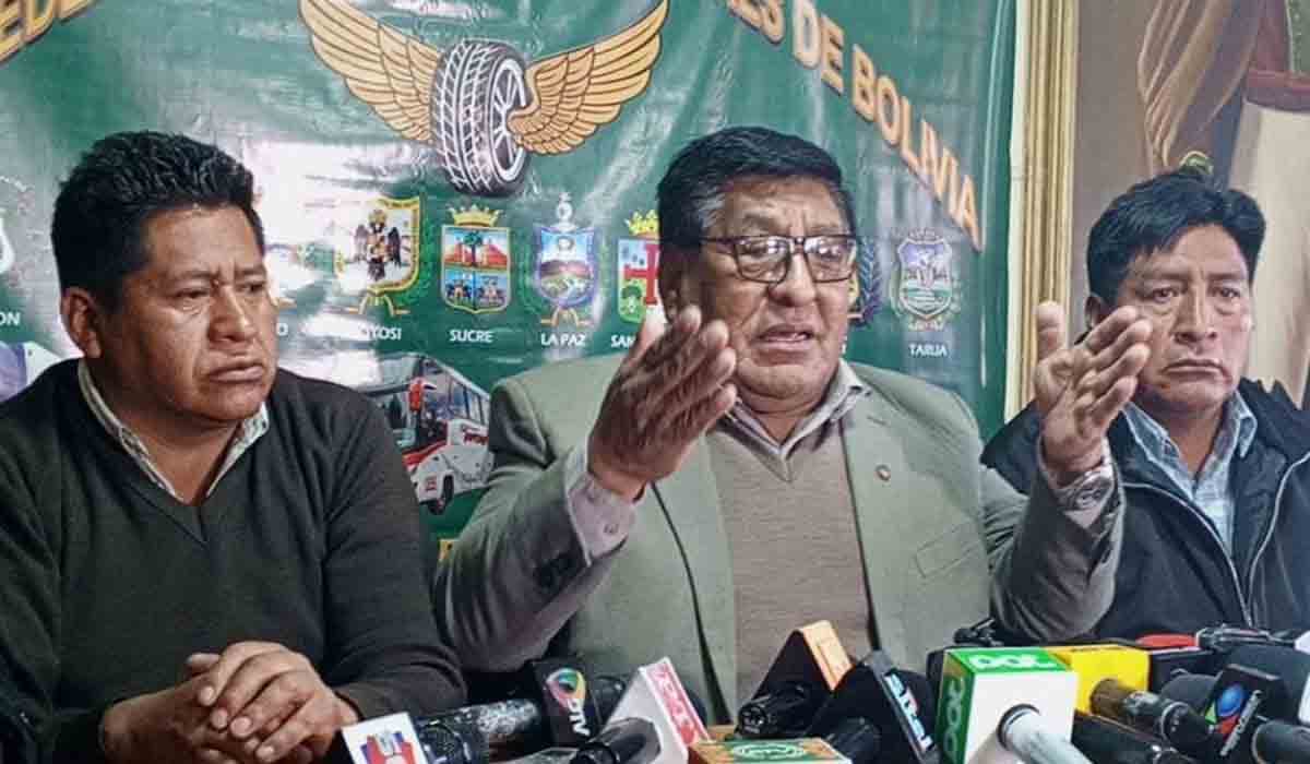 CONFEDERACIÓN DE CHOFERES RESPALDA SUBIR EL PASAJE A BS3 EN SANTA CRUZ Y LA PAZ