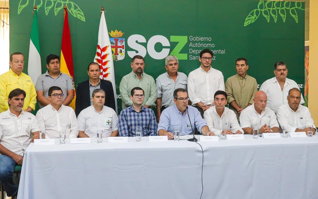 GOBERNADOR DE SANTA CRUZ Y EMPRESARIOS VEN ‘IMPACTO DEVASTADOR’ POR ACCIONES DEL GOBIERNO