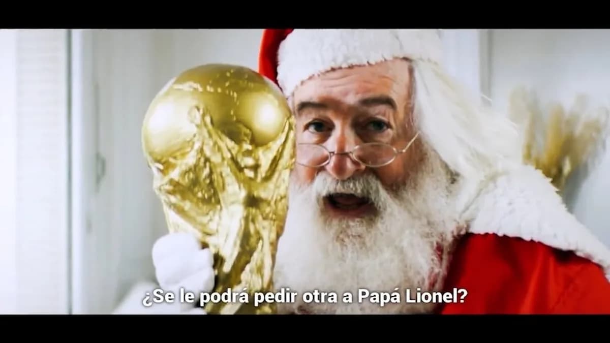 EL VIDEO DE LA AFA POR EL SEGUNDO ANIVERSARIO DE LA COPA DEL MUNDO DE QATAR CON UN GUIÑO DE PAPÁ NOEL A MESSI