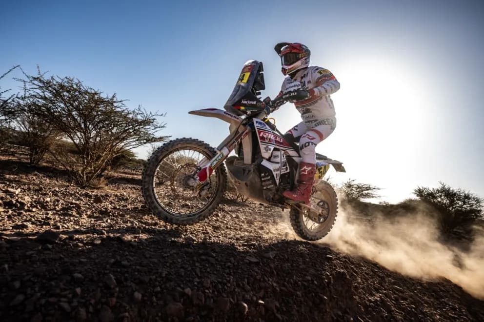 DANIEL NOSIGLIA SE METIÓ ENTRE LOS 20 PRIMEROS DE LA QUINTA ETAPA DEL DAKAR