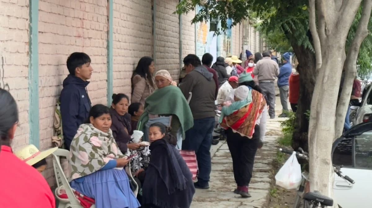 COMIENZAN LAS INSCRIPCIONES ESCOLARES CON LARGAS FILAS