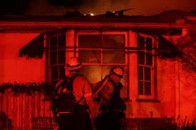 DEVASTADORES INCENDIOS EN CALIFORNIA DEJAN MÁS DE 10 MIL ESTRUCTURAS DESTRUIDAS