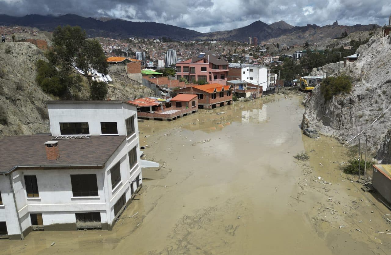 SEIS VIVIENDAS QUEDAN AFECTADAS POR EL LODO QUE VOLVIÓ A INUNDAR BAJO LLOJETA