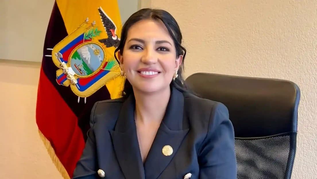 DANIEL NOBOA DESIGNÓ A UNA MINISTRA COMO VICEPRESIDENTA ENCARGADA