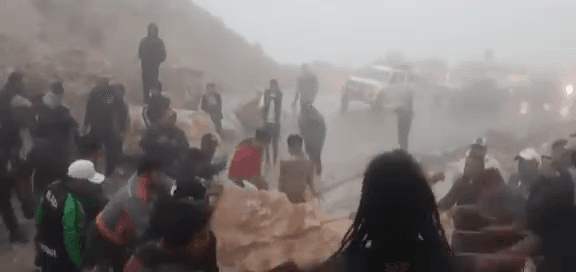 LLUVIAS OCASIONAN DERRUMBES EN CARRETERA COCHABAMBA – ORURO