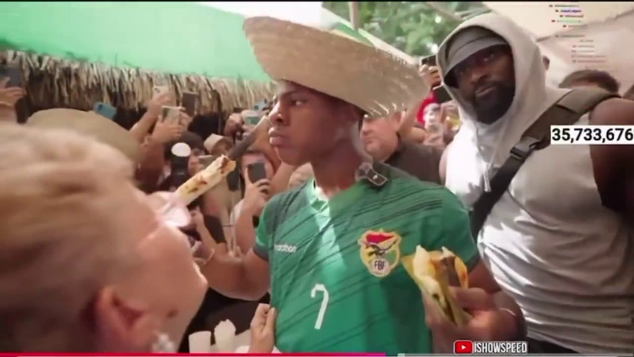EL FAMOSO STREAMER ISHOWSPEED RECORRE LAS CALLES DE SANTA CRUZ JUNTO A MULTITUD DE FANS