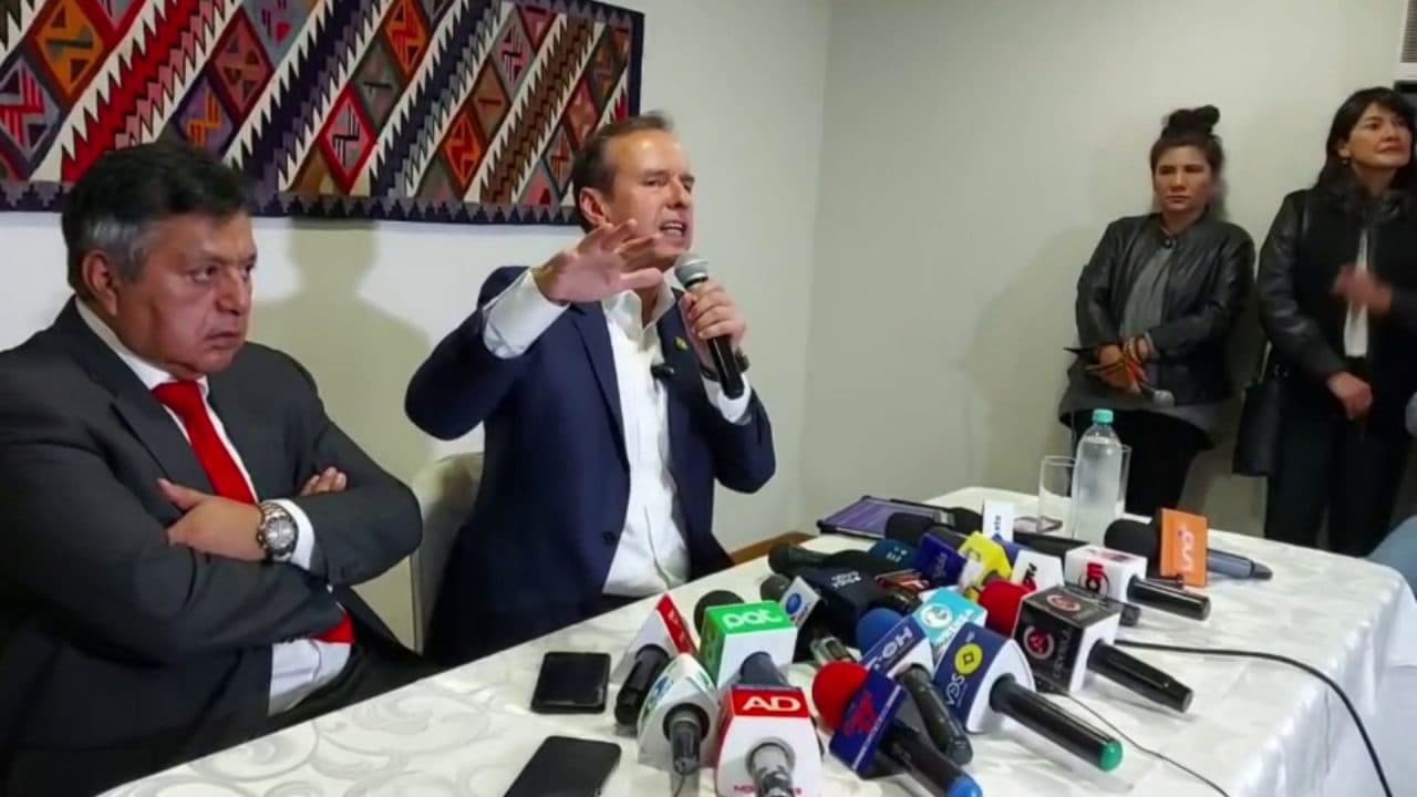 TUTO DENUNCIA QUE EL GOBIERNO «DESEMPOLVÓ» UN CASO PARA INHABILITARLO
