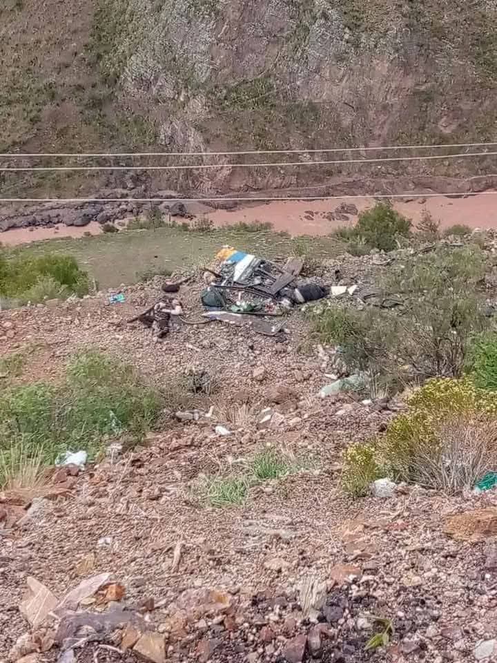 31 FALLECIDOS Y 15 HERIDOS TRAS EMBARRANCAMIENTO DE UN BUS EN LA RUTA POTOSÍ – ORURO