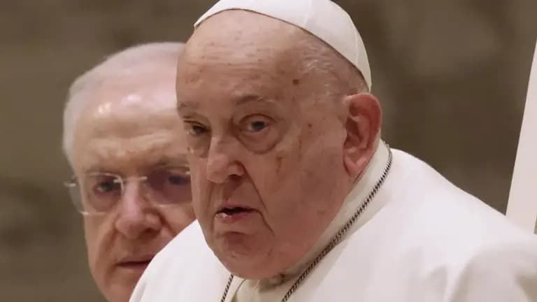 SALUD DEL PAPA FRANCISCO SIGUE SIENDO CRÍTICA