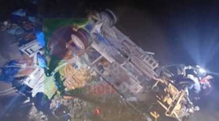 12 PERSONAS MUEREN Y 4 QUEDAN HERIDAS EN ACCIDENTE DE UN CAMIÓN EN CARRETERA DE ORURO