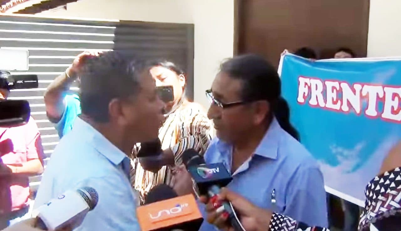 PRESIDENTE DEL FPV DEFIENDE ALIANZA CON EVO; ACTIVISTA LO INCREPA Y ACUSA DE DEFENDER A UN ‘PEDÓFILO’