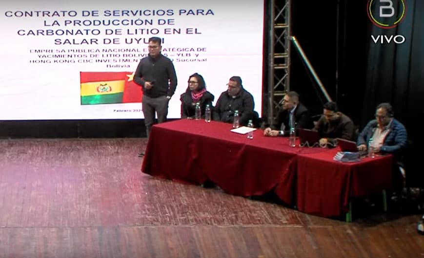 GOBIERNO SOCIALIZA EL PROYECTO DEL LITIO EN POTOSÍ EN MEDIO DE GRITOS Y SILBIDOS