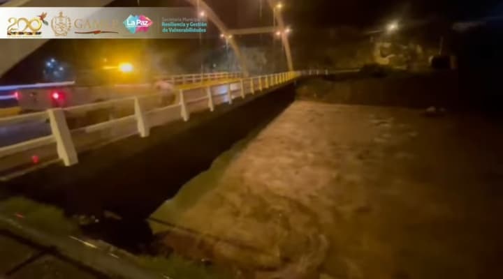 INTENSA LLUVIA AUMENTA CAUDAL DE RÍOS EN LA PAZ Y EL ALTO