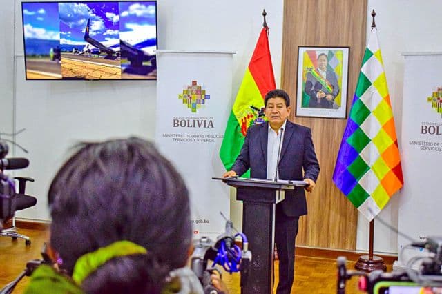 MINISTRO MONTAÑO DEBE BRINDAR INFORME ORAL ANTE COMISIÓN DE DIPUTADOS POR LOS INCIDENTES Y LA FLOTA DE AVIONES