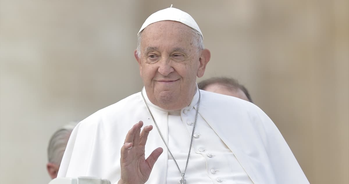 EL PAPA EXPERIMENTA UNA ‘LIGERA MEJORÍA’ DENTRO DE LAS CONDICIONES ‘CRÍTICAS’