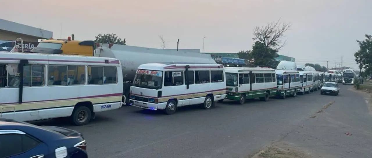 TRANSPORTISTAS ANUNCIAN PARO POR DESABASTECIMIENTO DE COMBUSTIBLE