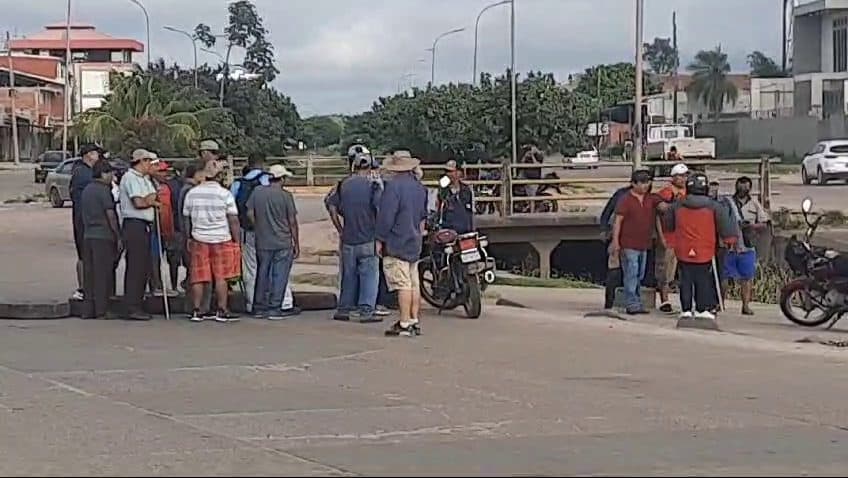 BLOQUEOS SERÁN CON LLANTAS, YA NO CON MICROS ASEGURAN TRANSPORTISTAS