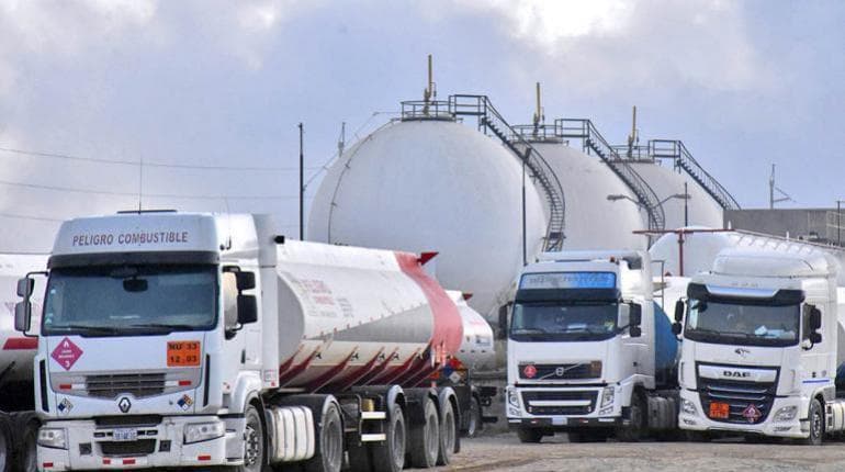 DENUNCIAN QUE HAY 2 MIL CISTERNAS PARADAS EN CUATRO PAÍSES A LA ESPERA DE COMBUSTIBLE