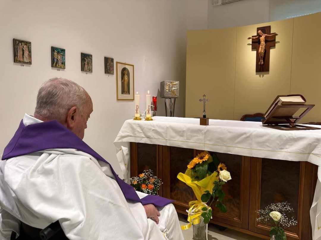 PRIMERA IMAGEN DEL PAPA FRANCISCO DESDE QUE FUE HOSPITALIZADO