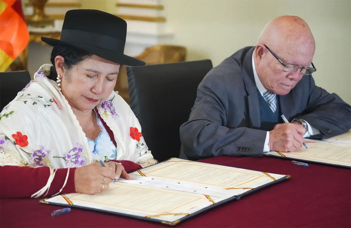 CANCILLERÍA Y TSE FIRMAN ACUERDO PARA GARANTIZAR LA VOTACIÓN DE BOLIVIANOS EN EL EXTERIOR