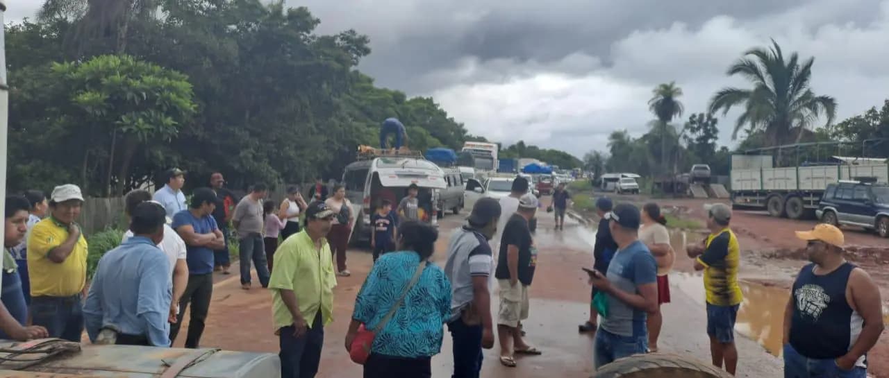 PRODUCTORES Y TRANSPORTISTAS DE CONCEPCIÓN INICIAN BLOQUEO INDEFINIDO