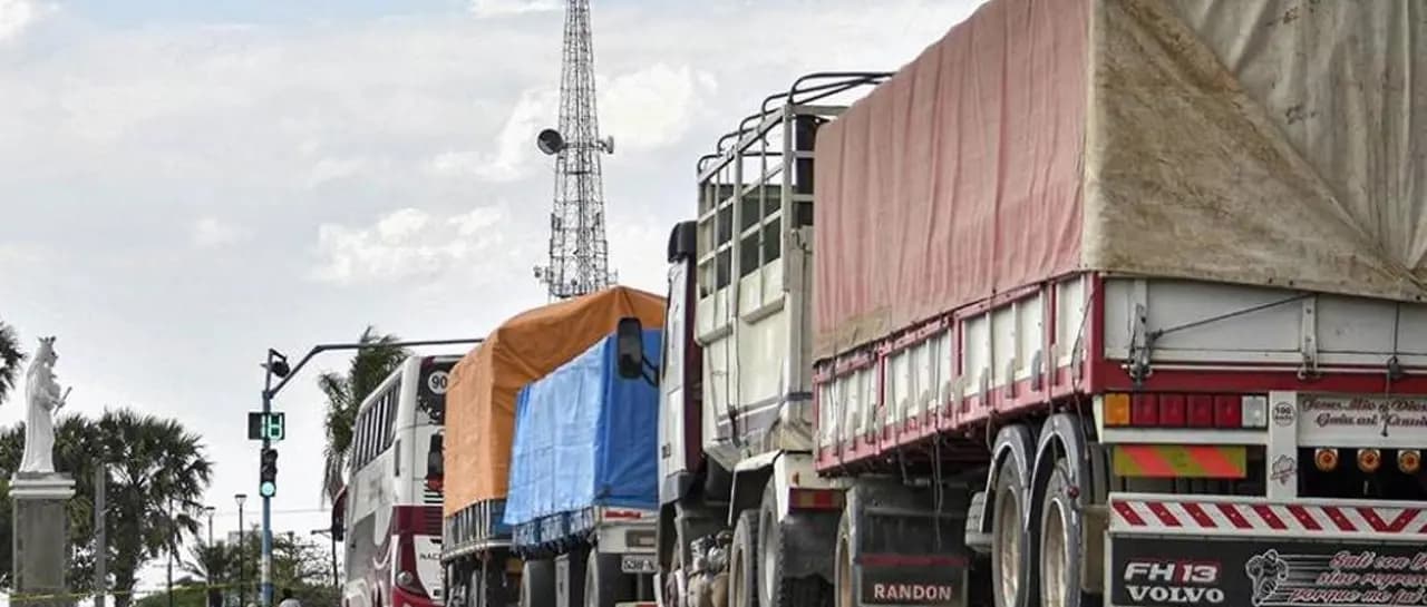 CÁMARA DE TRANSPORTE DICE QUE SOLO OPERA EL 40% DE CAMIONES POR FALTA DE COMBUSTIBLE