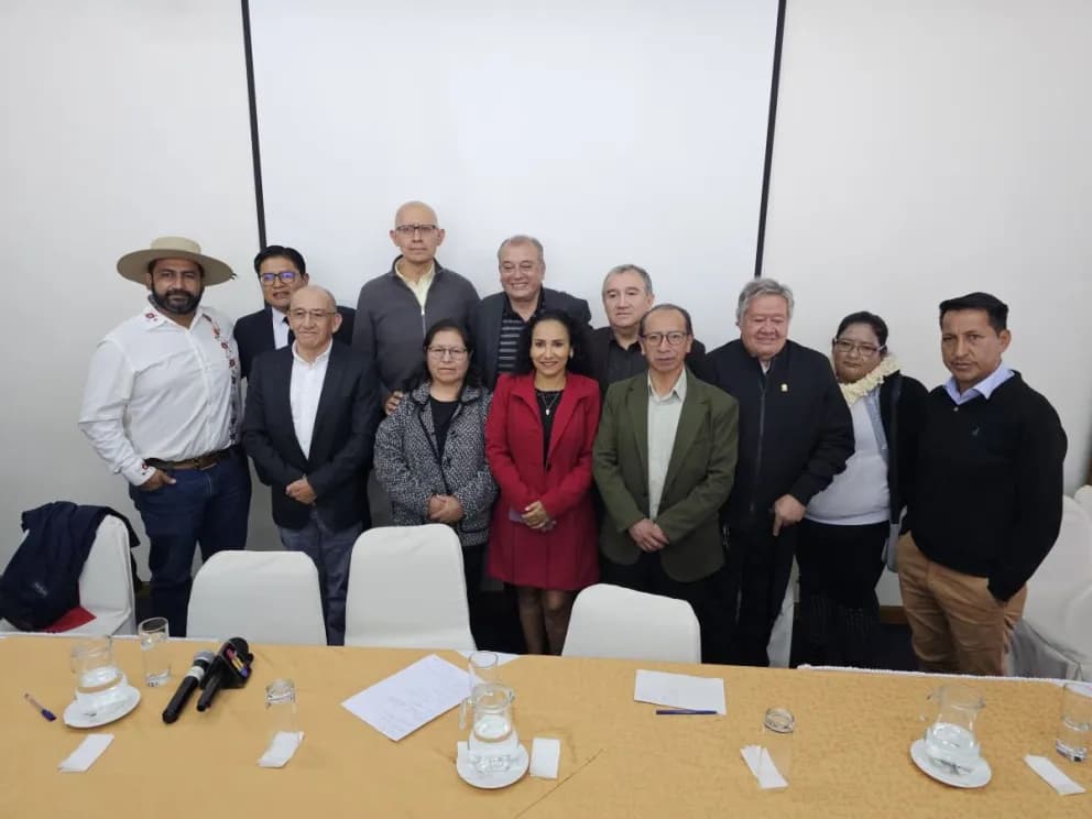 AL MENOS 10 PARLAMENTARIOS DE COMUNIDAD CIUDADANA SE SUMAN A SAMUEL DORIA MEDINA