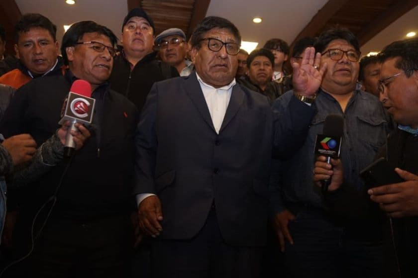 CHOFERES DECLARAN CUARTO INTERMEDIO Y SUSPENDEN PARO TRAS REUNIÓN CON EL GOBIERNO