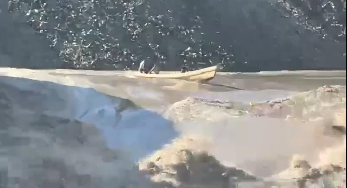FUERTE CAUDAL DEL RÍO MAPIRI ROMPE CANOA QUE TRASLADABA A CUATRO PERSONAS